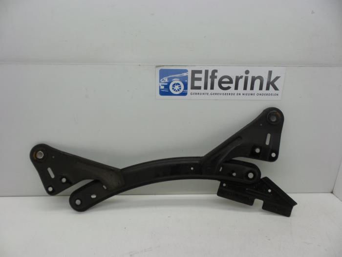 Gebrauchte Motorbalken Volvo V40 (MV) 2.0 T2 16V Preis € 50,00 Margenregelung angeboten von Auto Demontage Elferink B.V.
