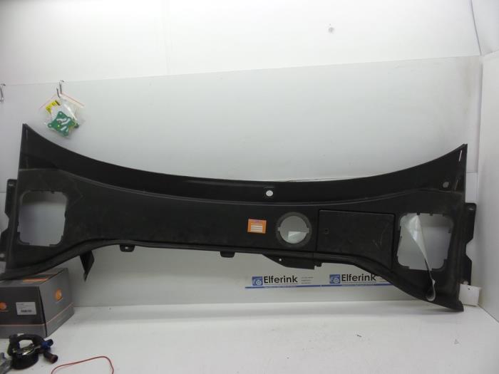 Używane Parawan Volvo V60 I (FW/GW) 2.4 D5 20V AWD Cena € 50,00 Procedura marży oferowane przez Auto Demontage Elferink B.V.
