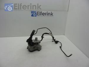 Used Power steering pump Volvo V40 (MV) 2.0 T2 16V Price € 100,00 Margin scheme offered by Auto Demontage Elferink B.V.