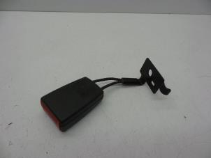 Begagnade Bakre bältesspänne, vänster Opel Vectra C GTS 1.9 CDTI 120 Pris € 25,00 Marginaltabell erbjuds av Auto Demontage Elferink B.V.