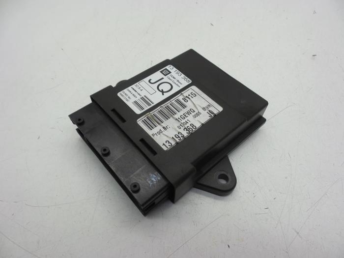 Usados Módulo electrónico central Opel Vectra C GTS 1.9 CDTI 120 Precio € 25,00 Norma de margen ofrecido por Auto Demontage Elferink B.V.