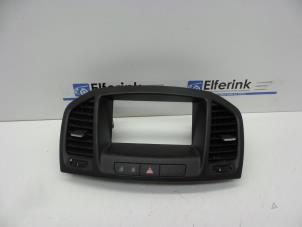 Usados Consola central Opel Insignia 2.0 CDTI 16V 130 Ecotec Precio € 40,00 Norma de margen ofrecido por Auto Demontage Elferink B.V.