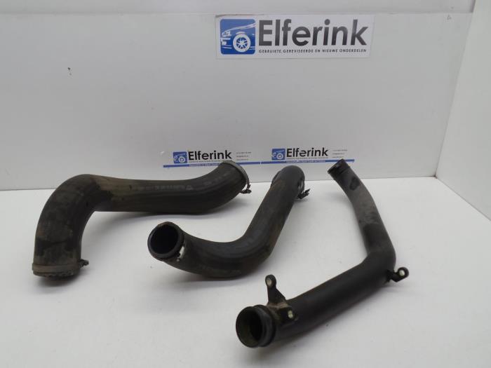 Gebrauchte Intercooler Schlauch Volvo S80 (AR/AS) 2.5 Flexifuel Turbo 20V Preis € 75,00 Margenregelung angeboten von Auto Demontage Elferink B.V.
