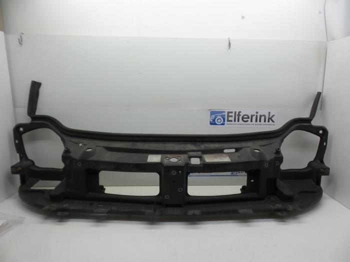 Begagnade Front Opel Vivaro 1.9 DI Pris € 50,00 Marginaltabell erbjuds av Auto Demontage Elferink B.V.