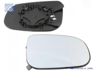 New Mirror glass, right Volvo S60 Price € 27,23 Inclusive VAT offered by Auto Demontage Elferink B.V.