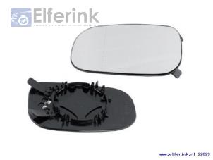 New Mirror glass, right Volvo V50 Price € 27,23 Inclusive VAT offered by Auto Demontage Elferink B.V.