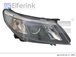New Headlight, right Saab 9-3 03- Price € 260,15 Inclusive VAT offered by Auto Demontage Elferink B.V.