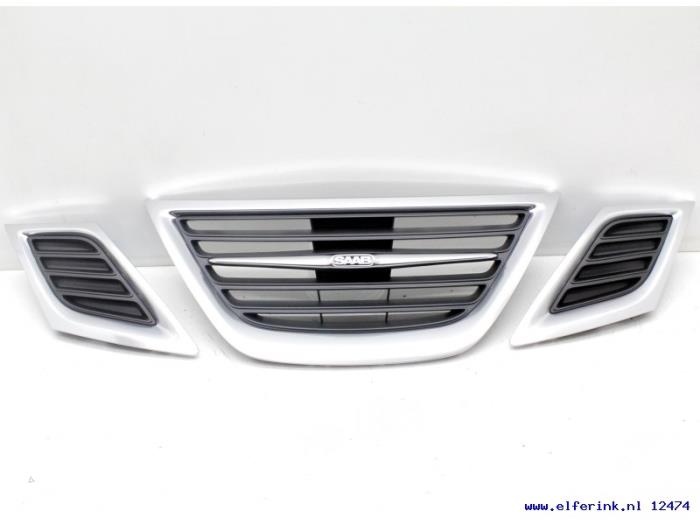 Nowe Grill Saab 9-3 03- Cena € 399,30 Z VAT oferowane przez Auto Demontage Elferink B.V.