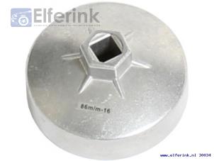 New Oil filter cover Volvo V70 Price € 9,08 Inclusive VAT offered by Auto Demontage Elferink B.V.