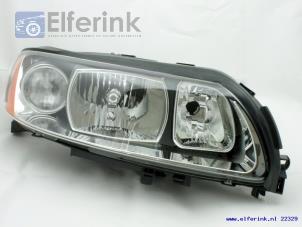 Nowe Reflektor prawy Volvo V70 Cena € 175,45 Z VAT oferowane przez Auto Demontage Elferink B.V.