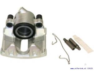 Nuevos Pinza de freno izquierda delante Saab 9000 Precio € 107,69 IVA incluido ofrecido por Auto Demontage Elferink B.V.