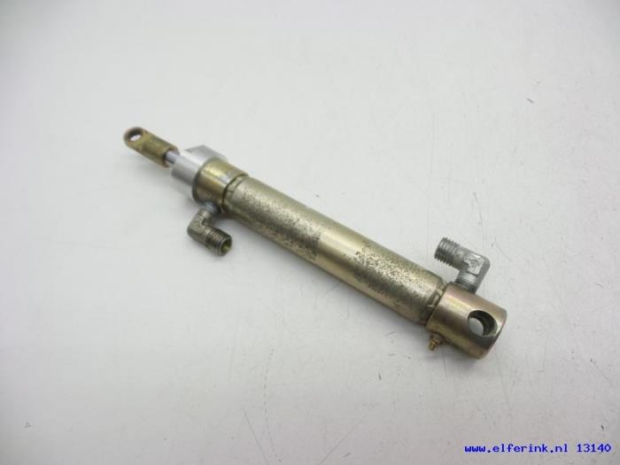 Skontrolowane Silownik dachu cabrio Saab 9-3 Cena € 229,90 Z VAT oferowane przez Auto Demontage Elferink B.V.