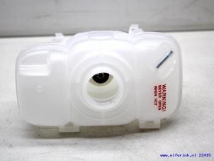 Nuevos Vaso de expansión Volvo V70 Precio € 39,33 IVA incluido ofrecido por Auto Demontage Elferink B.V.