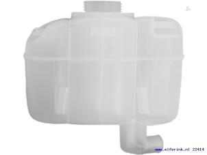 Nuevos Vaso de expansión Volvo V70 Precio € 48,40 IVA incluido ofrecido por Auto Demontage Elferink B.V.