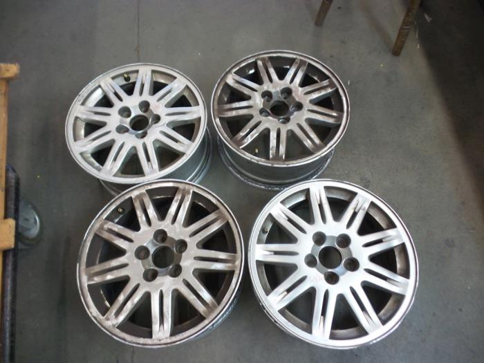 Set of wheels Volvo V70 2.4 D5 20V - 8672150 Alloy