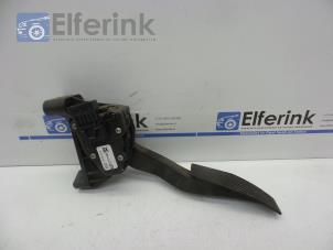 Used Accelerator pedal Opel Astra H SW (L35) 1.9 CDTi 100 Price € 40,00 Margin scheme offered by Auto Demontage Elferink B.V.