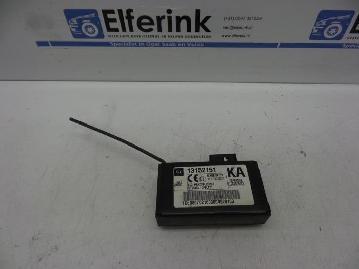 Begagnade Däcktrycksmodul Opel Signum (F48) 2.2 DGI 16V Pris € 25,00 Marginaltabell erbjuds av Auto Demontage Elferink B.V.