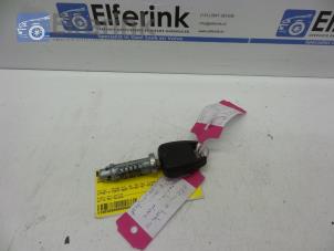 Used Ignition lock + key Opel Signum (F48) 2.2 DGI 16V Price € 40,00 Margin scheme offered by Auto Demontage Elferink B.V.