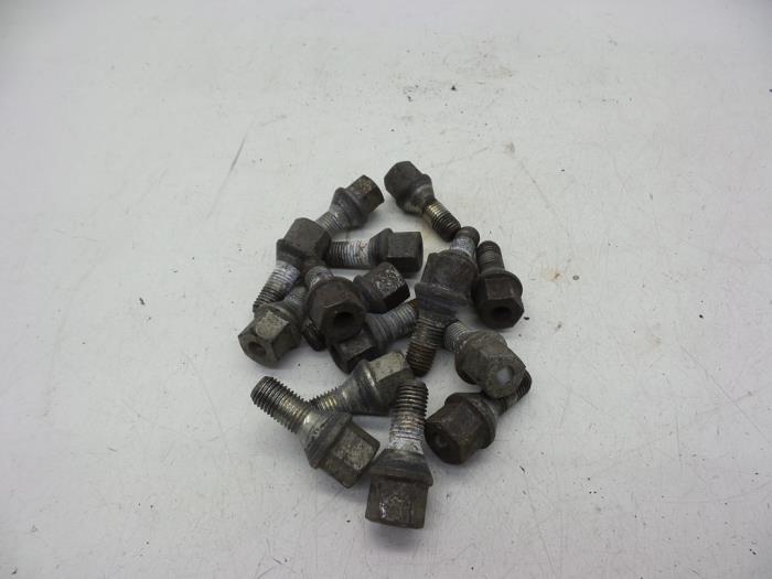 Set of wheel bolts - Auto Demontage Elferink B.V.