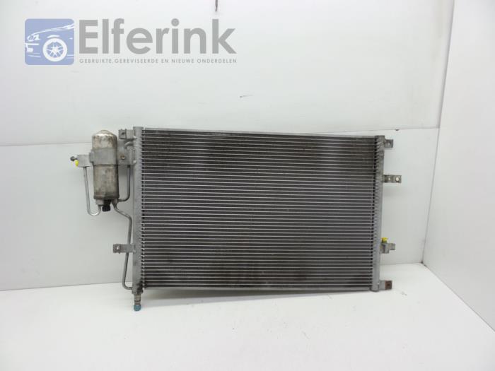 Air conditioning condenser from a Volvo XC70 (SZ) XC70 2.4 T 20V 2001