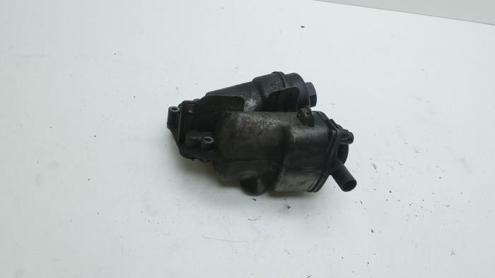 Gebrauchte Ölfiltergehäuse Volvo S60 I (RS/HV) 2.4 D5 20V Preis € 75,00 Margenregelung angeboten von Auto Demontage Elferink B.V.