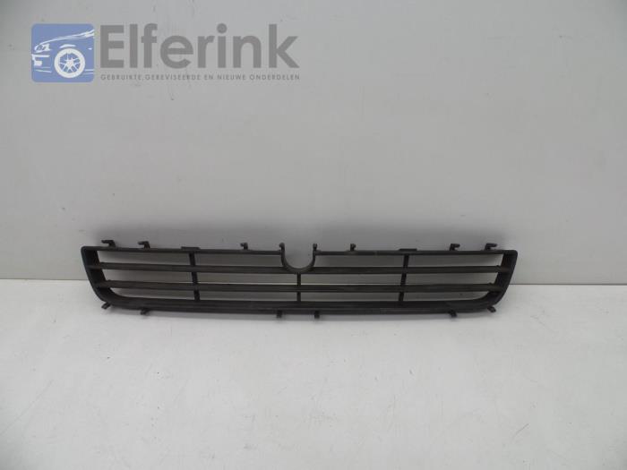 Bumper grille from a Saab 9-5 (YS3E) 2.0t 16V 1998