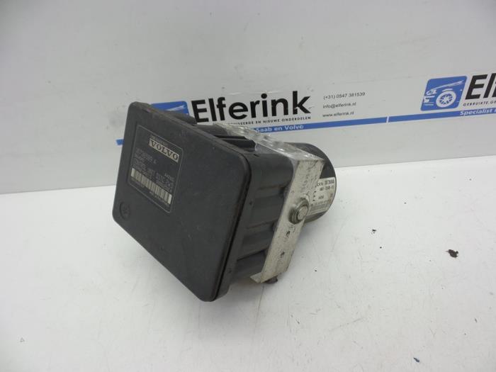 Usagé Bloc ABS Volvo C70 (MC) 2.4 20V Prix € 125,00 Règlement à la marge proposé par Auto Demontage Elferink B.V.