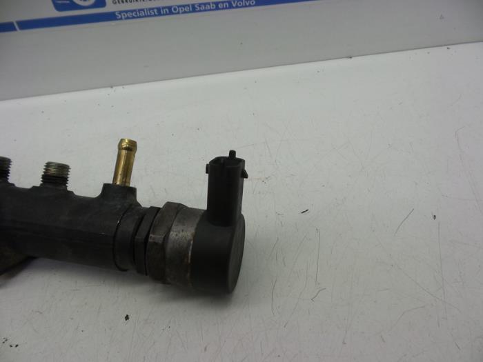 Volvo V70 Fuel pressure regulators stock