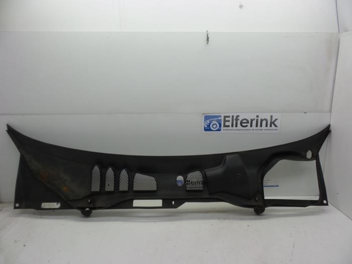 Używane Parawan Volvo V70 (GW/LW/LZ) 2.4 20V Cena € 25,00 Procedura marży oferowane przez Auto Demontage Elferink B.V.