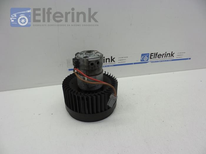 Heating and ventilation fan motor from a Volvo V70 (SW) 2.4 20V 140 2000