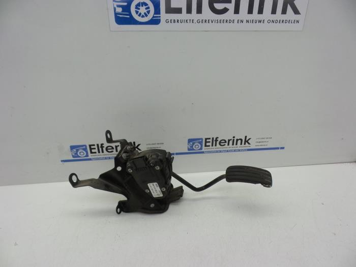Accelerator pedal Opel Vivaro 2.0 CDTI 91166581
