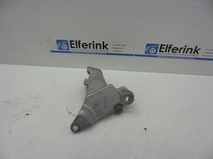 Used Engine mount Volvo V40 (MV) 2.0 D4 20V Price € 25,00 Margin scheme offered by Auto Demontage Elferink B.V.
