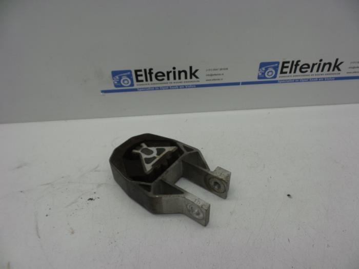Used Engine mount Volvo V40 (MV) 2.0 D4 20V Price € 25,00 Margin scheme offered by Auto Demontage Elferink B.V.