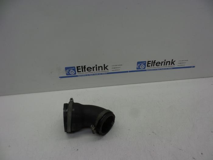 Gebrauchte Intercooler Schlauch Volvo V40 (MV) 2.0 D4 20V Preis € 25,00 Margenregelung angeboten von Auto Demontage Elferink B.V.