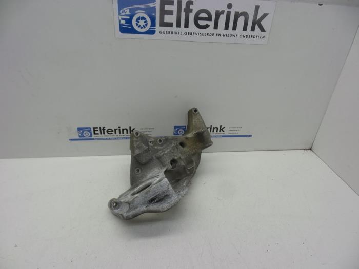Used Engine mount Volvo V40 (MV) 2.0 D3 16V Price € 50,00 Margin scheme offered by Auto Demontage Elferink B.V.