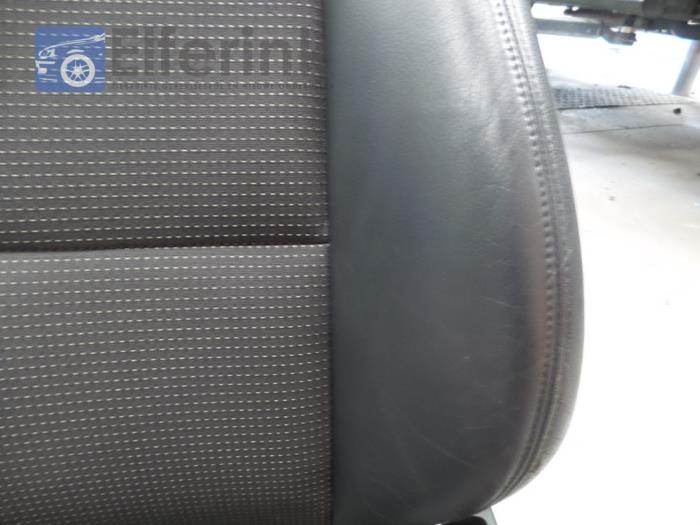 Seat, left from a Saab 9-5 Estate (YS3E) 1.9 TiD 16V 2006