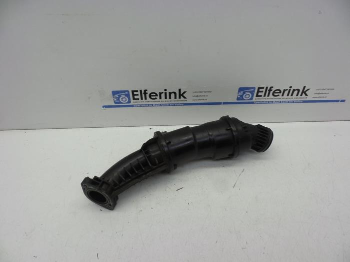 Gebrauchte Intercooler Rohr Volvo V60 Preis € 40,00 Margenregelung angeboten von Auto Demontage Elferink B.V.