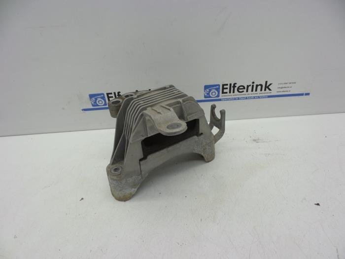 Used Engine mount Opel Astra J Sports Tourer (PD8/PE8/PF8) 1.7 CDTi 16V Price € 25,00 Margin scheme offered by Auto Demontage Elferink B.V.