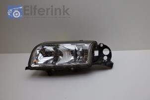 Używane Reflektor lewy Volvo S80 (TR/TS) 2.4 SE 20V 170 Cena € 60,00 Procedura marży oferowane przez Auto Demontage Elferink B.V.