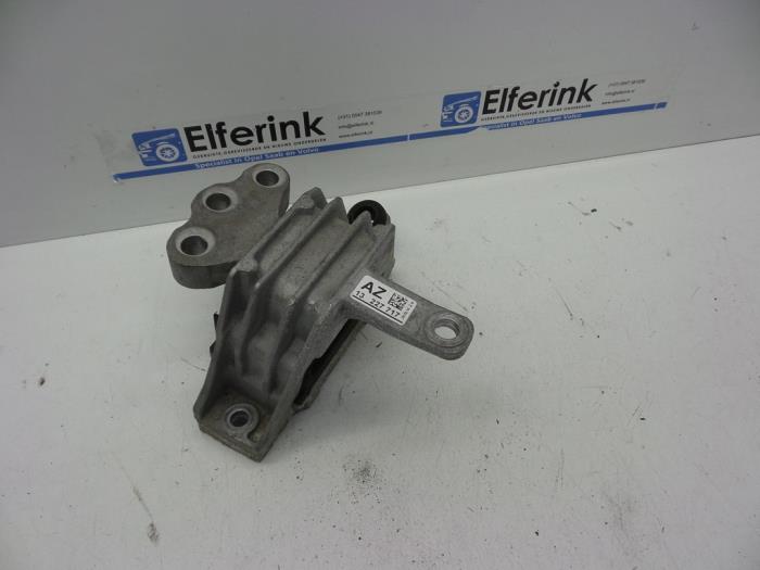 Used Engine mount Opel Insignia 2.0 Biturbo CDTI 16V Price € 25,00 Margin scheme offered by Auto Demontage Elferink B.V.