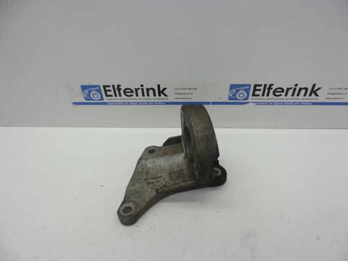 Used Engine mount Opel Insignia 2.0 Biturbo CDTI 16V Price € 25,00 Margin scheme offered by Auto Demontage Elferink B.V.