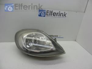 Used Headlight, right Opel Vivaro 1.9 DTI 16V Price € 25,00 Margin scheme offered by Auto Demontage Elferink B.V.