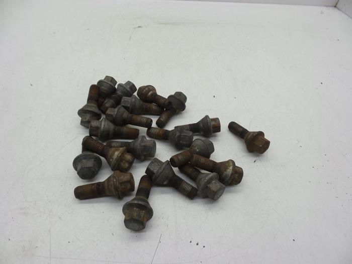 Set of wheel bolts Auto Demontage Elferink B.V.