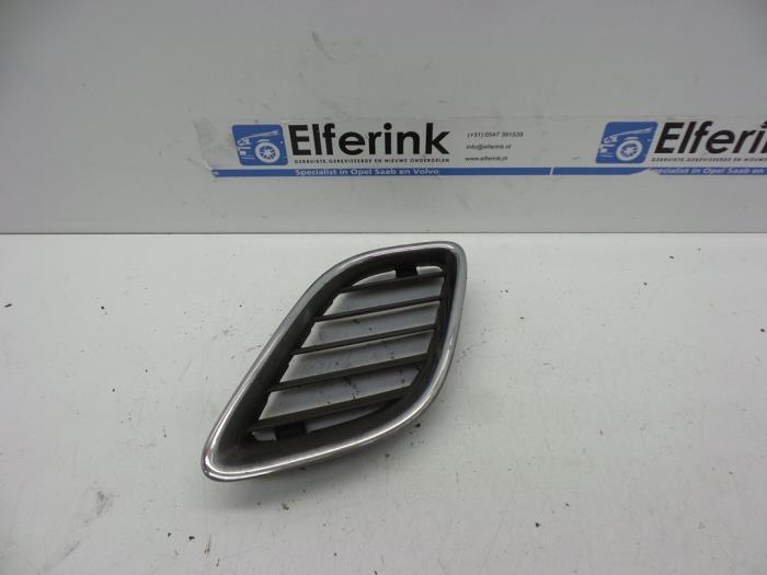 Używane Grill Saab 9-5 (YS3E) 2.0t 16V Cena € 25,00 Procedura marży oferowane przez Auto Demontage Elferink B.V.