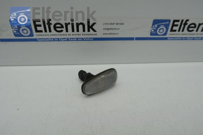 Indicator lens, front left from a Opel Zafira (F75) 2.0 DTI 16V 2001