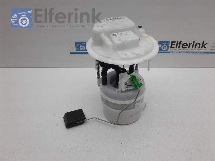 Electric fuel pump from a Opel Corsa F (UB/UP) 1.2 12V 100 2020