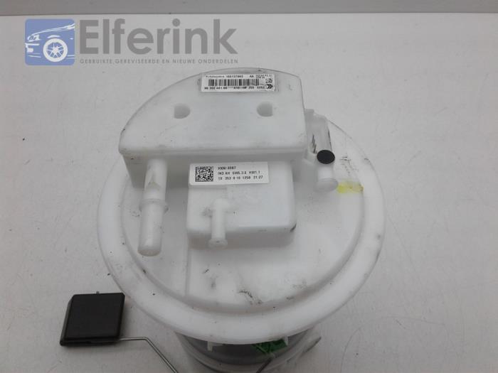 Electric fuel pump from a Opel Corsa F (UB/UP) 1.2 12V 100 2020