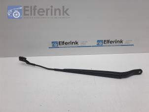 Used Front wiper arm Opel Corsa F (UB/UH/UP) 1.2 Turbo 12V 100 Price € 20,00 Margin scheme offered by Auto Demontage Elferink B.V.