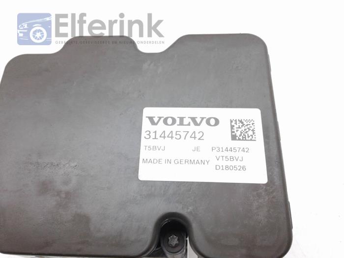 ABS pump from a Volvo XC40 (XZ) 2.0 T5 16V AWD 2019