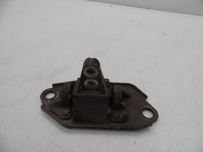 Used Engine mount Volvo V70 (SW) 2.3 T5 20V Price € 25,00 Margin scheme offered by Auto Demontage Elferink B.V.